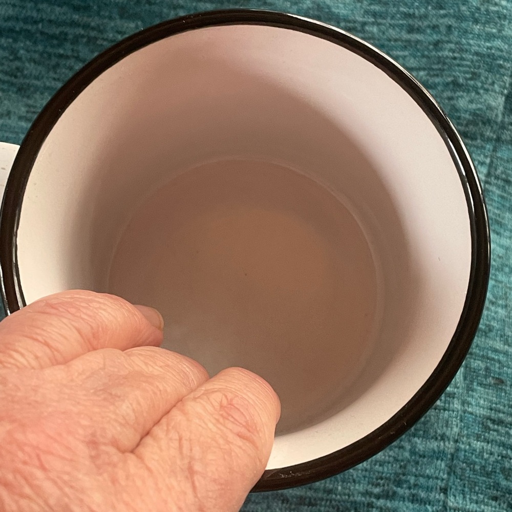 Coffee mugs! Mama and Papa.. holds 6 ounces plus of coffee! PreOwned set of 2! - Picture 6 of 8